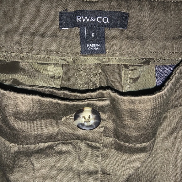 RW&CO OLIVE GREEN CUFFED SHORT - Picture 4 of 5